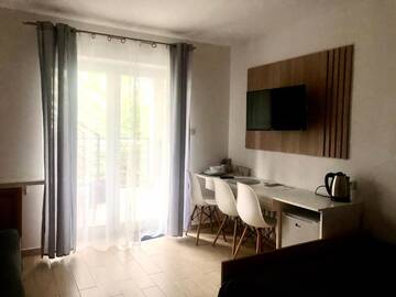 Фото номера Трехместный номер с ванной комнатой Проживание в семье Pokoje Gościnne i Apartamenty Ula г. Устроне-Морске 6